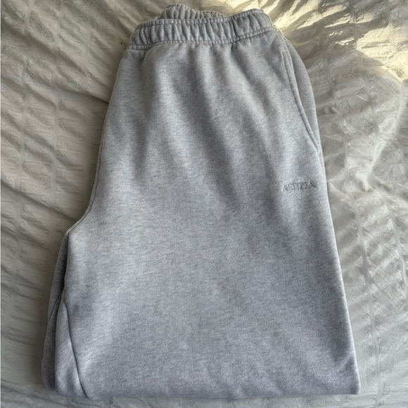 Aritzia Pants - Aritzia Mega Fit Joggers